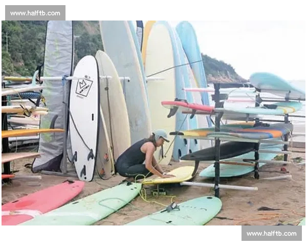 激情海浪上的较量：全球顶尖冲浪选手巅峰对决盛况 - 副本 (2) - 副本